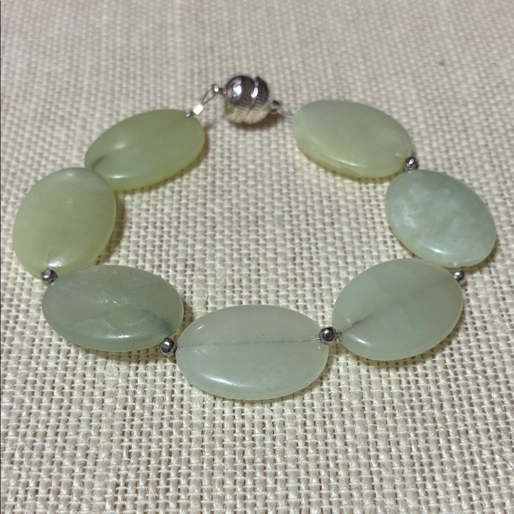 Elegant Hand Crafted Sea Green New Jade Gemstone Bracelet